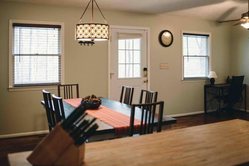 Serene & Cozy - Peaceful View - Fireplace - Creek Fleetwood Extérieur photo