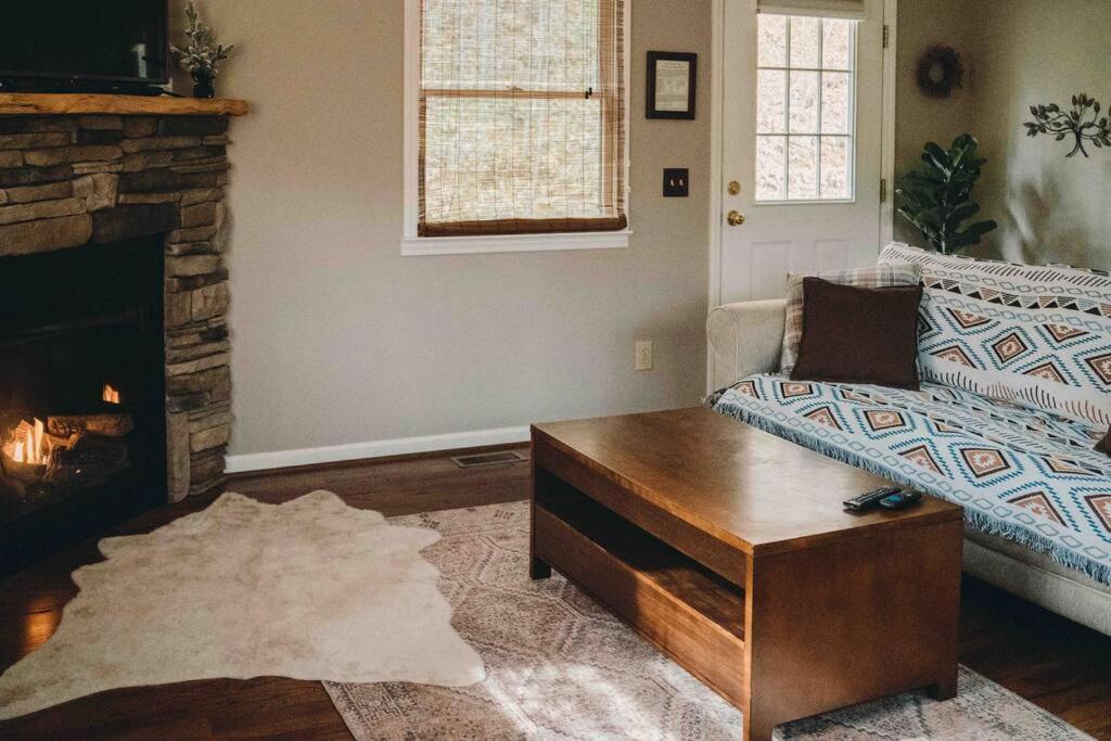 Serene & Cozy - Peaceful View - Fireplace - Creek Fleetwood Extérieur photo